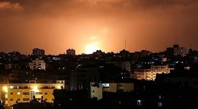 İşgalci İsrail&#039;den Gazze&#039;ye hava saldırısı