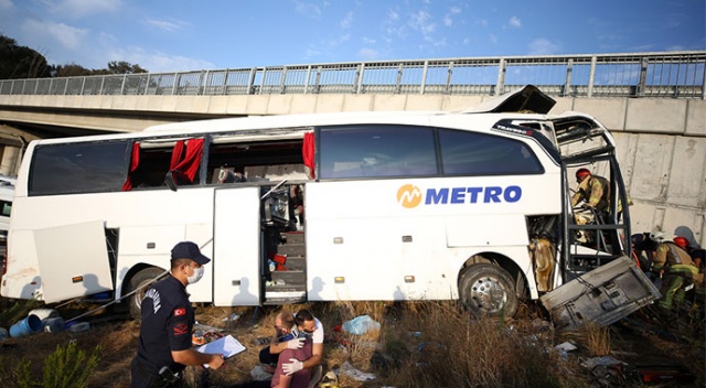 İstanbul&#039;da yolcu otobüsü kaza yaptı, ölü ve yaralılar var