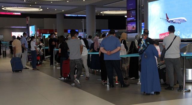 İstanbul Havalimanı&#039;nda dönüş yoğunluğu