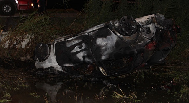 Kaza yapan aracın sürücüsü yanarak hayatını kaybetti