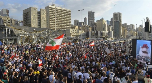 Lübnan&#039;daki gösterilerde 42 kişi yaralandı