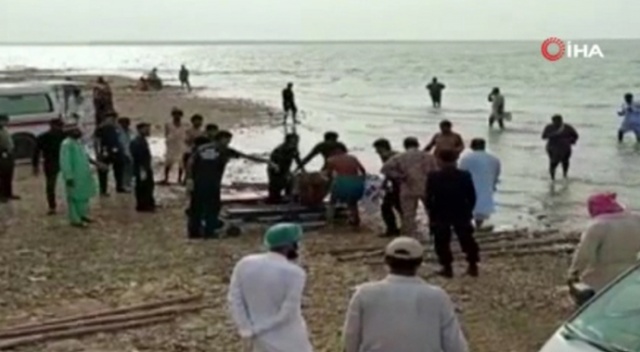 Pakistan’da tekne alabora oldu: 8 ölü