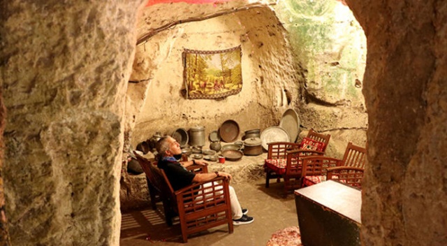 Turistlerin kavurucu sıcaktaki uğrak mekanı: &quot;Kaleoğlu Mağarası&quot;