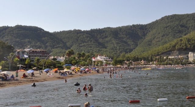 Yabancı turistler gelmeye başladı, Marmaris plajları doldu