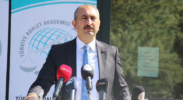 Adalet Bakanı Gül: Kimsenin mahkemeleri etkilemeye, tesir altına almaya hakkı ve yetkisi yoktur