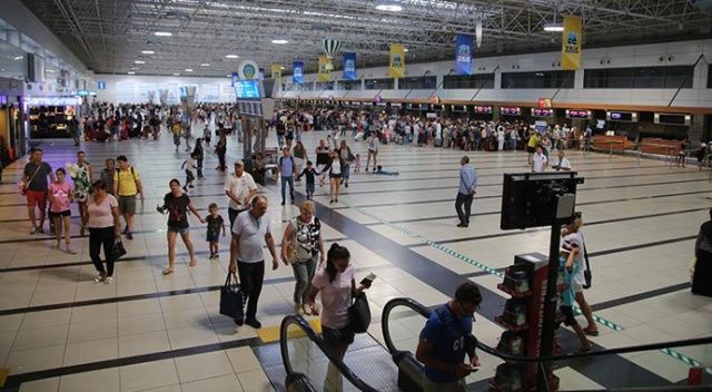 Antalya&#039;ya gelen yabancı turist sayısı 2 milyona yaklaştı
