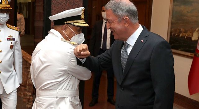 Bakan Akar, Libya Deniz Kuvvetleri Komutanı’nı kabul etti