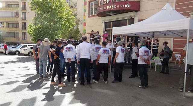 Evlat nöbeti 391&#039;inci gününde: Aileler ile HDP&#039;liler arasında gerginlik