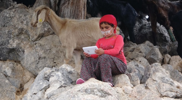 Herkes onu keçileri otlatırken içtenlikle okuduğu şiirle tanındı... Yörük Kızı Şifa&#039;yı sevindiren hediye