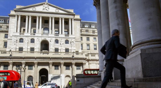 İngiltere Merkez Bankası politika faizini rekor düşük seviyede bıraktı