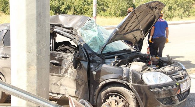 Kadın sürücü kaza yaptığı otomobilde sıkışarak hayatını kaybetti
