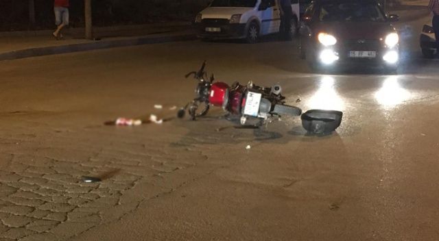 Kask takmayan motosiklet sürücüsü ölümden döndü