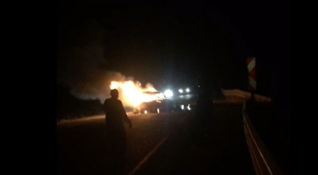 Kaza sonrası yanan otomobildeki 3 kişi hayatını kaybetti