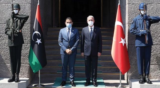 Milli Savunma Bakanı Akar ile Libyalı mevkidaşı Namroush bir araya geldi