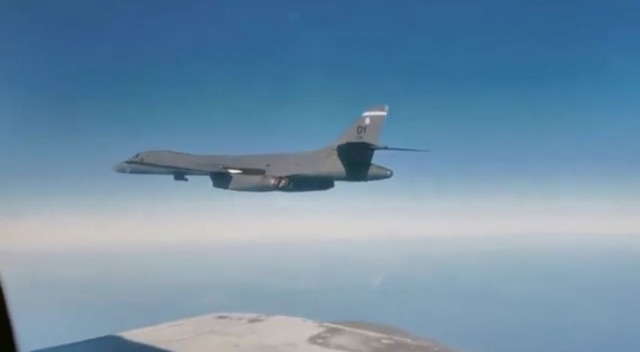 Rus ve ABD uçakları Uzak Doğu&#039;da karşı karşıya geldi