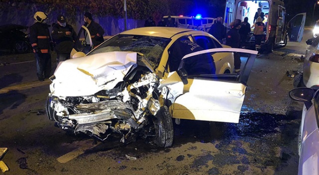 Ankara’da 2 araç kafa kafaya çarpıştı: 1’i ağır 5 yaralı
