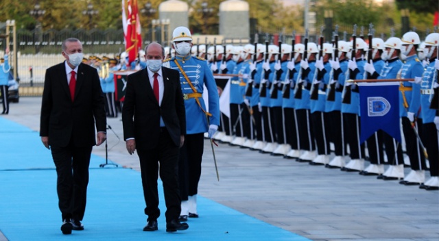 Cumhurbaşkanı Erdoğan, Ersin Tatar’ı resmi tören ile karşıladı