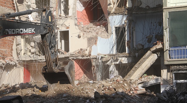 Elazığ’da korna sesi ile 4 katlı bina yıkıldı