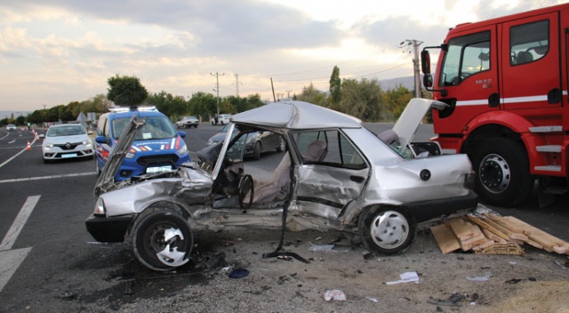 Elazığ’da otomobiller çarpıştı: 1 ölü, 2 yaralı