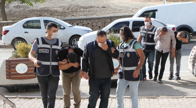 Elazığ&#039;da yüzlerce sahte altın ele geçirildi, 4 şüpheli yakalandı