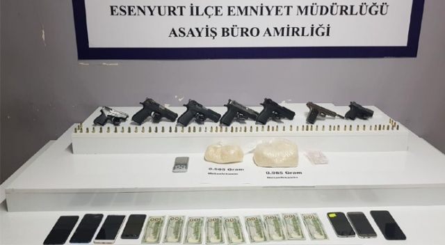Esenyurt&#039;ta karı koca uyuşturucu satıcılarına operasyon