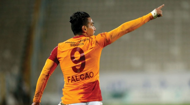 Galatasaray, deplasmanda Erzurumspor&#039;u 2-1 mağlup etti