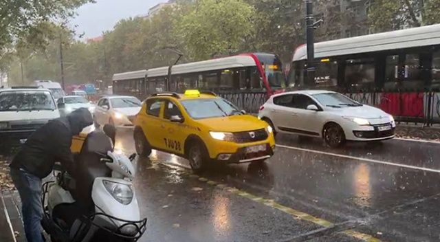 İstanbul&#039;da sağanak yağış başladı