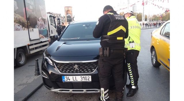 İstanbul turuna çıkan koronavirüslü, trafik polisine yakalandı
