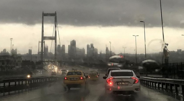 İstanbul&#039;un bazı ilçelerinde yağış etkili oluyor