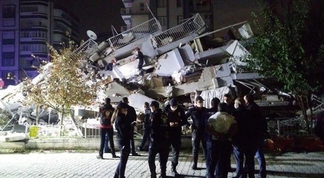 İzmir’de 1 kişinin daha cesedi enkaz altından çıkarıldı
