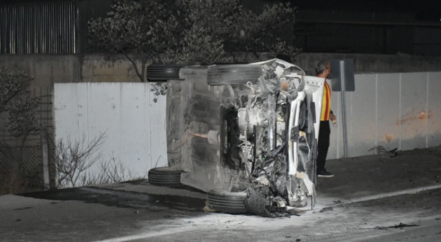 İzmir&#039;de otomobil devrildi: 2 yaralı