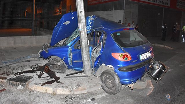 İzmir&#039;de trafik kazası: 1 ağır yaralı
