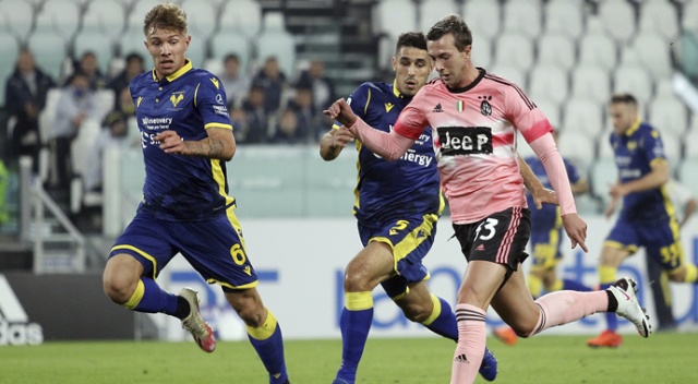 Juventus ligde puan kaybetmeye devam ediyor