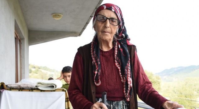 Kalp ve tansiyon hastası 95 yaşındaki Fatma nine Kovid-19&#039;u yendi