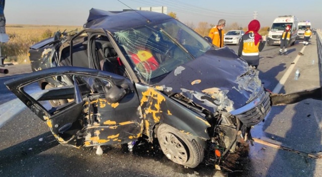 Konya&#039;da otomobil bariyerlere çarptı: 1 ölü, 2 yaralı