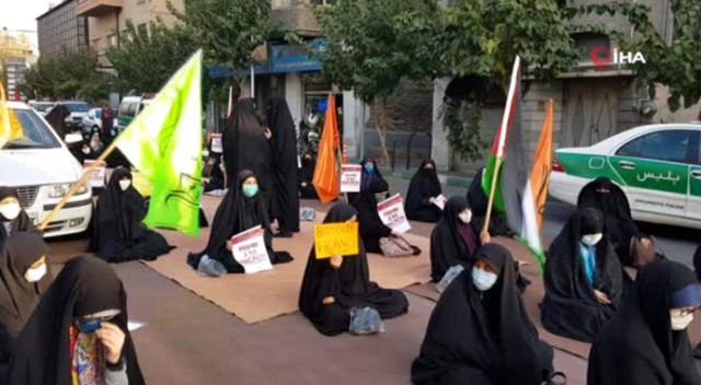 Macron, Fransa&#039;nın Tahran Büyükelçiliği önünde protesto edildi