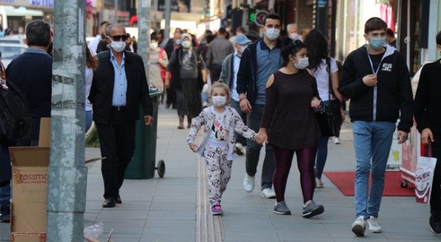 Maske takan gençten maske takmayan gençlere tepki: Yasak gelmesi lazım