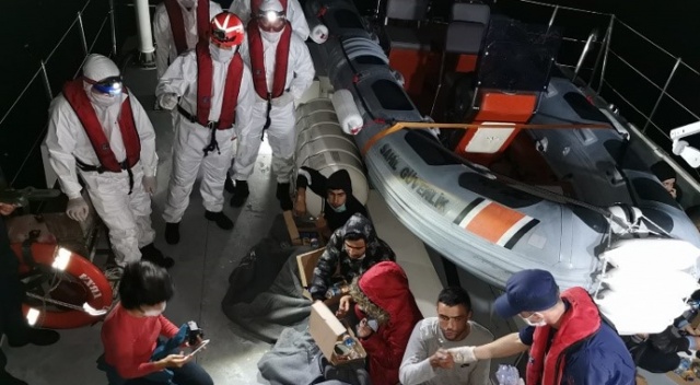 Muğla&#039;da Türk kara sularına itilen 21 sığınmacı kurtarıldı