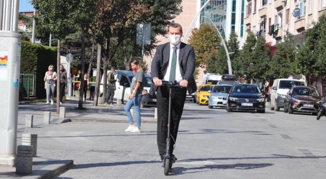 Zeytinburnu Belediye Başkanı Ömer Arısoy&#039;dan scooter’la denetim