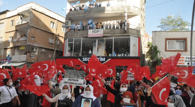 Şırnak annelerinin HDP önündeki eylemi 4&#039;üncü haftasında