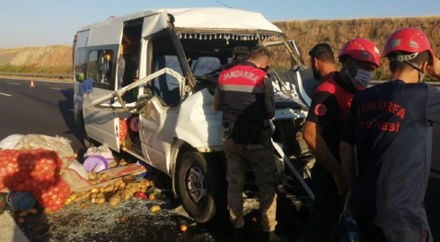 Tarım işçilerini taşıyan minibüs kaza yaptı: 11 yaralı
