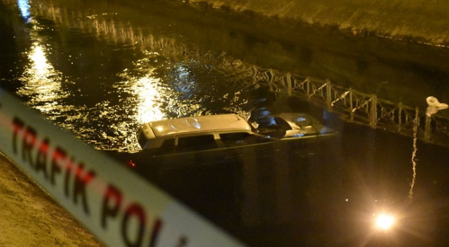 Adana&#039;da otomobil sulama kanalına uçtu: 1 yaralı