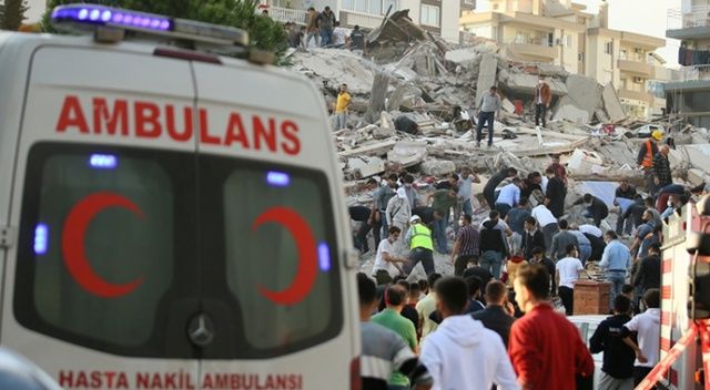 AFAD: İzmir&#039;deki depremin ardından 2 kişinin tedavisi sürüyor