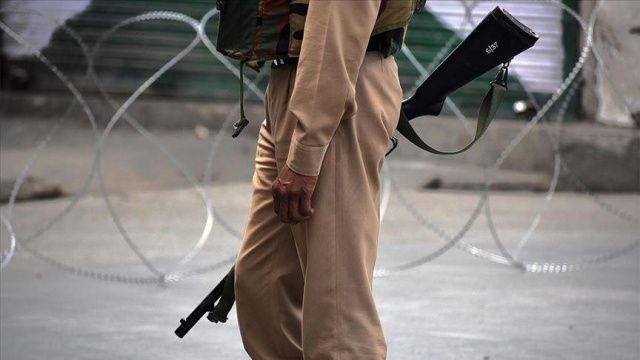 Cammu Keşmir&#039;de güvenlik güçleriyle direnişçiler çatıştı: 2 Hint askeri öldü