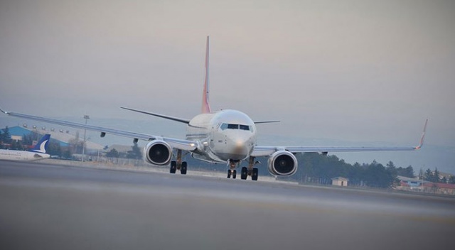 Ekimde hava yoluyla yaklaşık 8,9 milyon yolcuya hizmet verildi