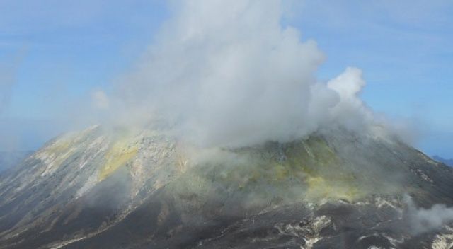 Endonezya&#039;da Ili Lewotolok Yanardağı patladı