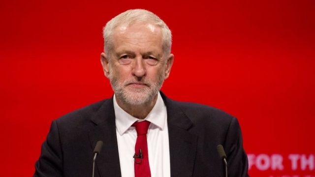 İngiltere&#039;de İşçi Partisinin eski lideri Corbyn partinin parlamento grubuna katılamayacak