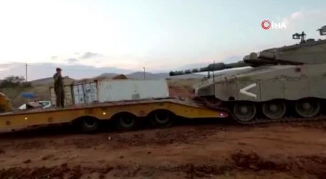 İsrail ordusuna ait tank, taşıyıcıya yüklendiği sırada devrildi