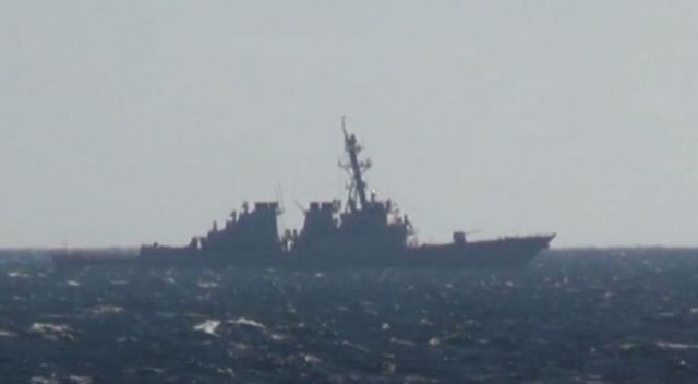 Japon Denizi&#039;nde Rus savaş gemisi, ABD savaş gemisini uzaklaştırdı