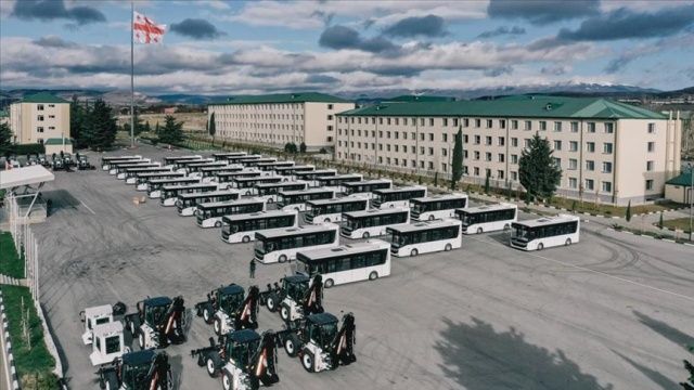 Milli Savunma Bakanlığından, Gürcistan ordusuna zırhlı iş makinesi ve özel otobüs desteği